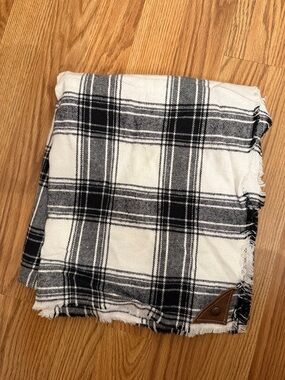 Black & white plaid blanket scarf